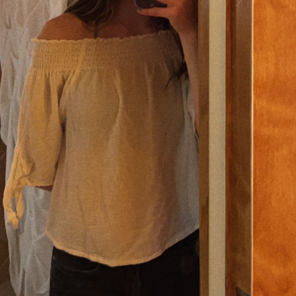 Off the shoulder white quarter inch sleeve